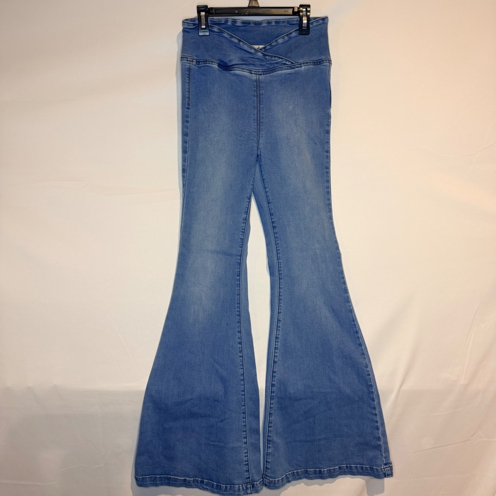 We The Free Free People Penny Flare Jeans Light Wash Crossover Waist 26 HighRise